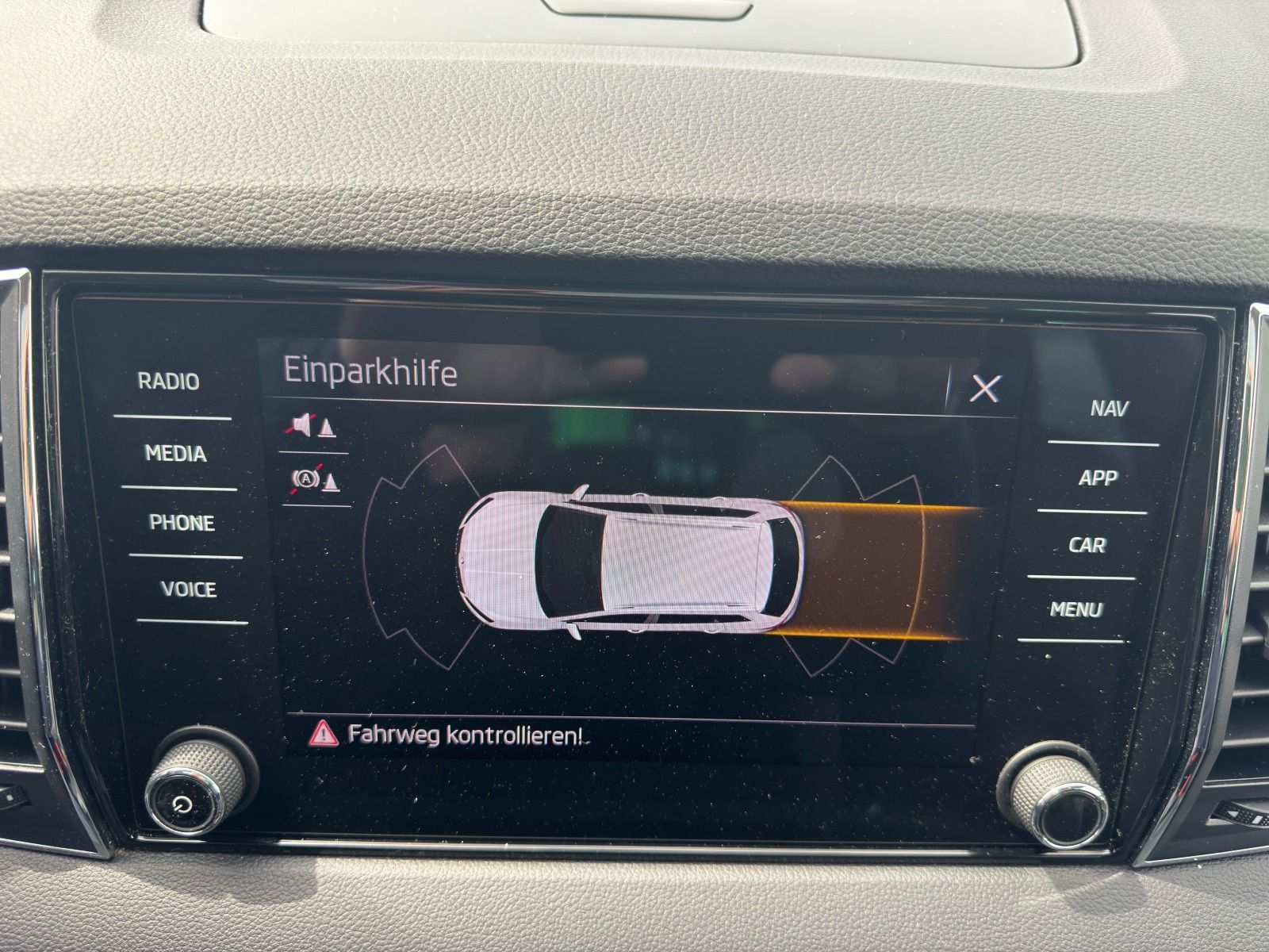 Fahrzeugabbildung SKODA Karoq Clever 4x4 TDI DSG*AHK*StHz**Pano*eHeck