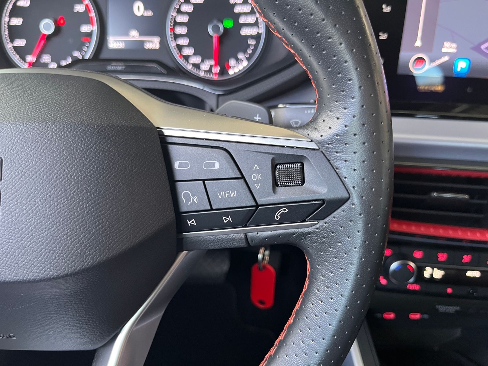 Fahrzeugabbildung SEAT ARONA 1.5 TSI DSG FR KLIMA LED NAV SHZ 17"