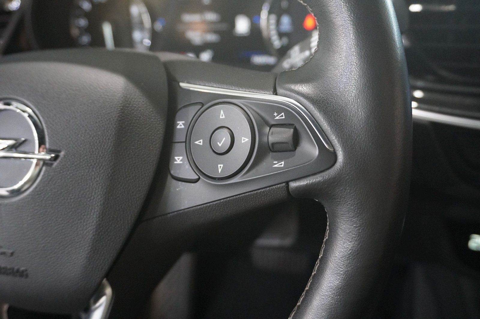 Fahrzeugabbildung Opel Insignia B ST 2.0D BUSINESS NAVI/LED/KAMERA/DAB+