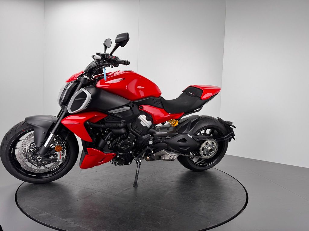 Fahrzeugabbildung Ducati DIAVEL V4 *0KM