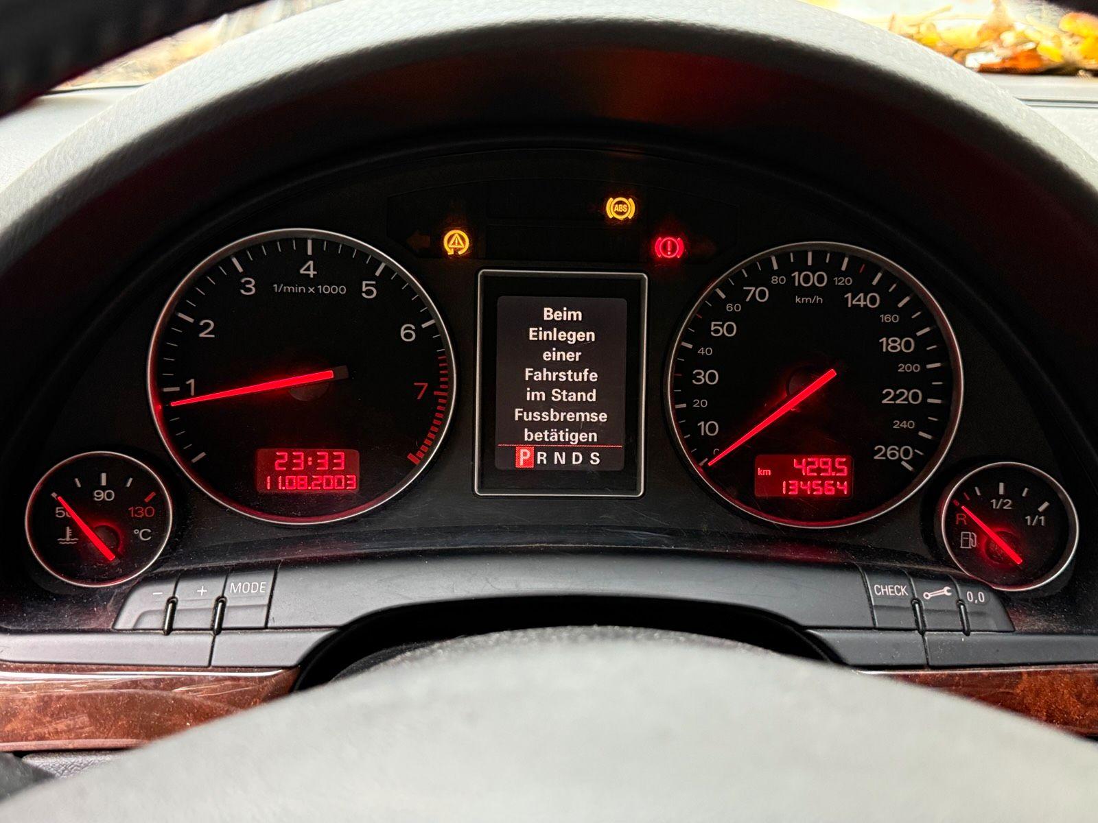 Audi A4 2004 — photo 15