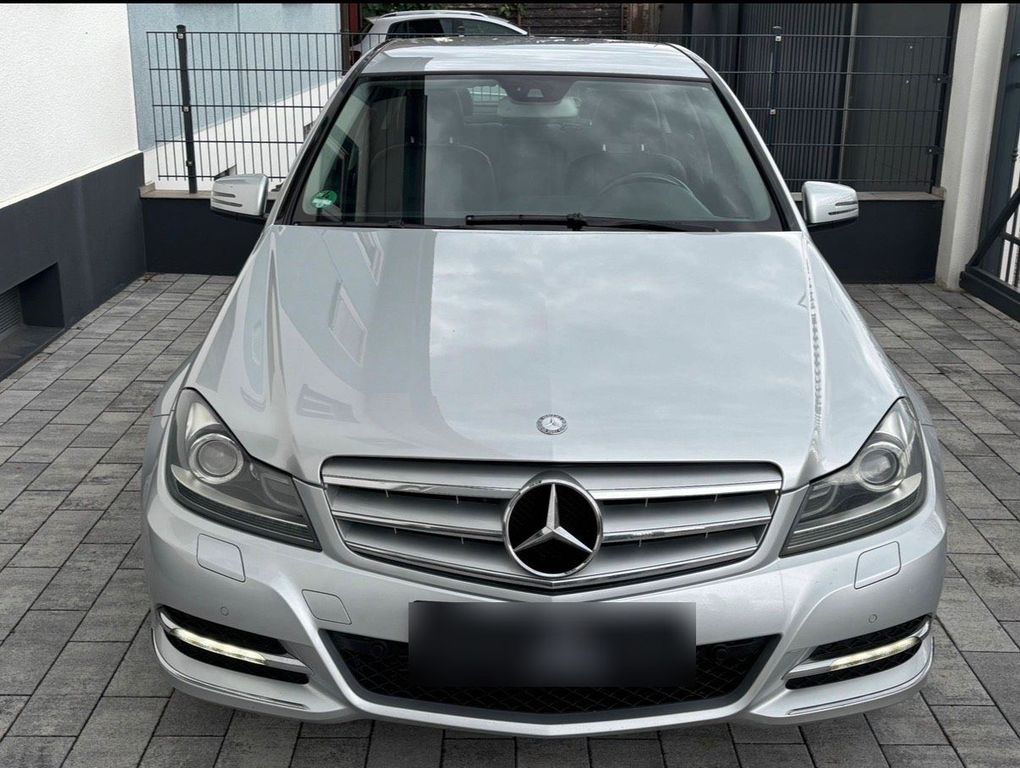 Image of Mercedes-Benz E 200