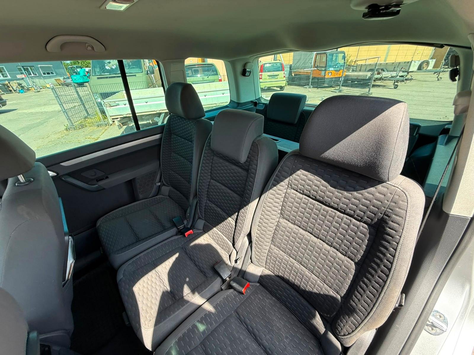 Volkswagen Touran 2007 — photo 17