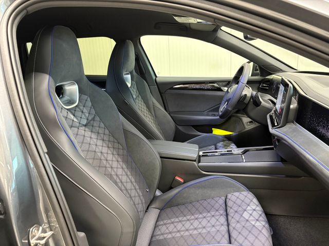 Passat Variant R-line 2.0 TDI DSG AHK RFK LED