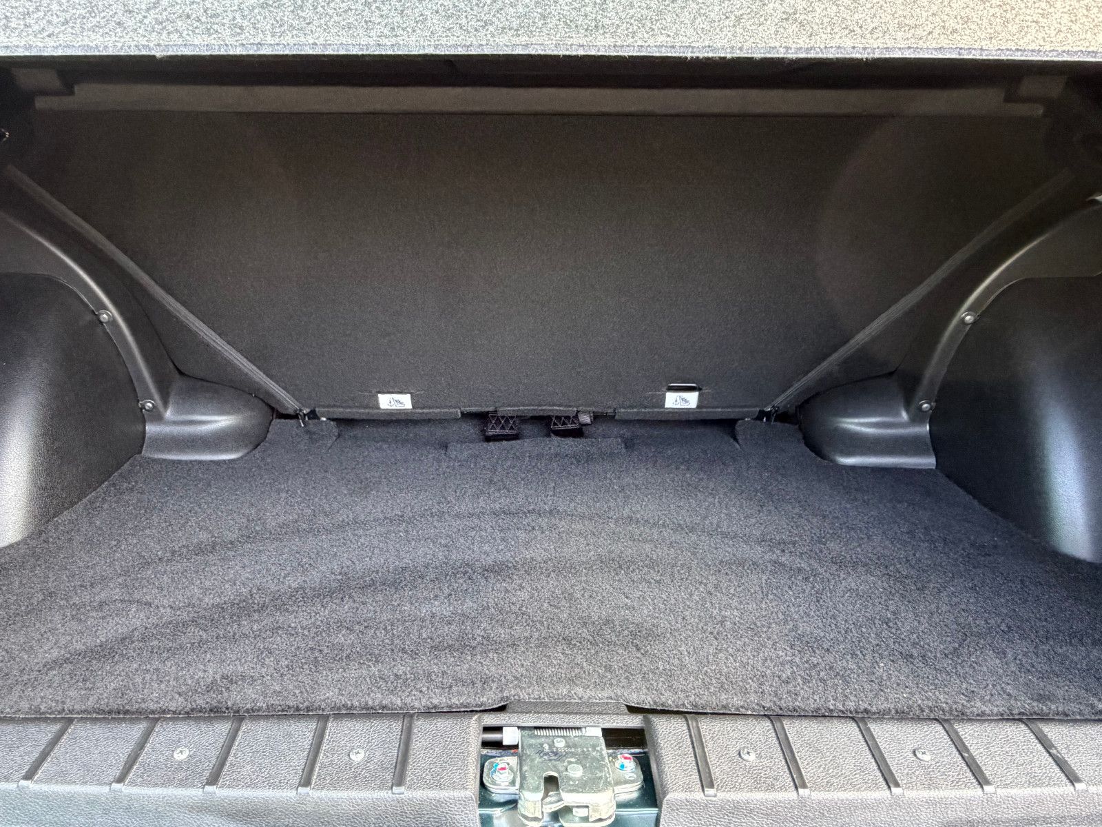Fahrzeugabbildung Lada NIVA LEGEND "PREMIUM PLUS"! GROSTOL. REIF.; LED