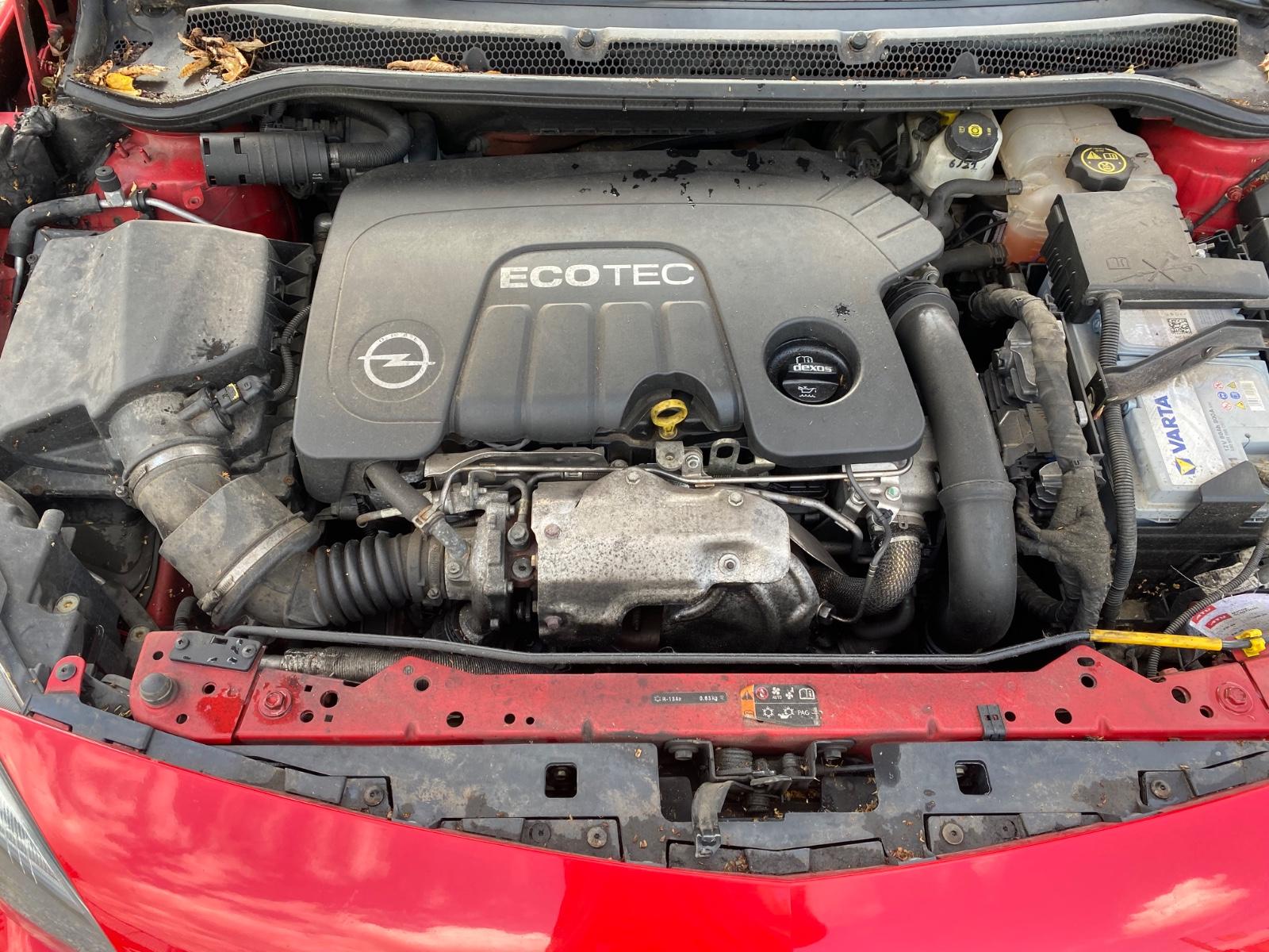 Opel Astra 2014 — photo 11