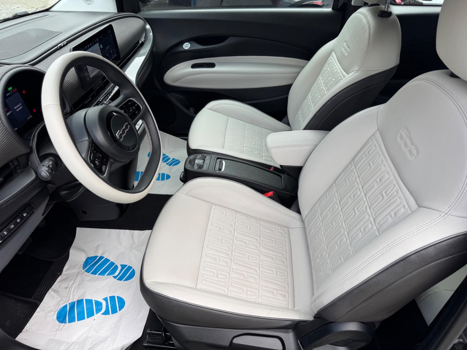 Fiat 500e La Prima by Bocelli cabrio
