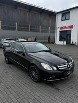 Mercedes-Benz E 350 Coupé E 350 CGI AVANTGARDE/VOLLAUSSTATTUNG - Mercedes-Benz mit Benzin-Antrieb: Ambiente-Beleuchtung, mit Klimaautomatik