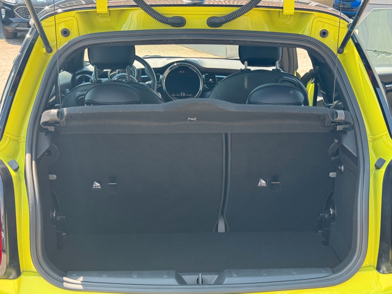 Fahrzeugabbildung MINI Cooper 1.5 JCW-Trim Panorama CarPlay DAB LHZ