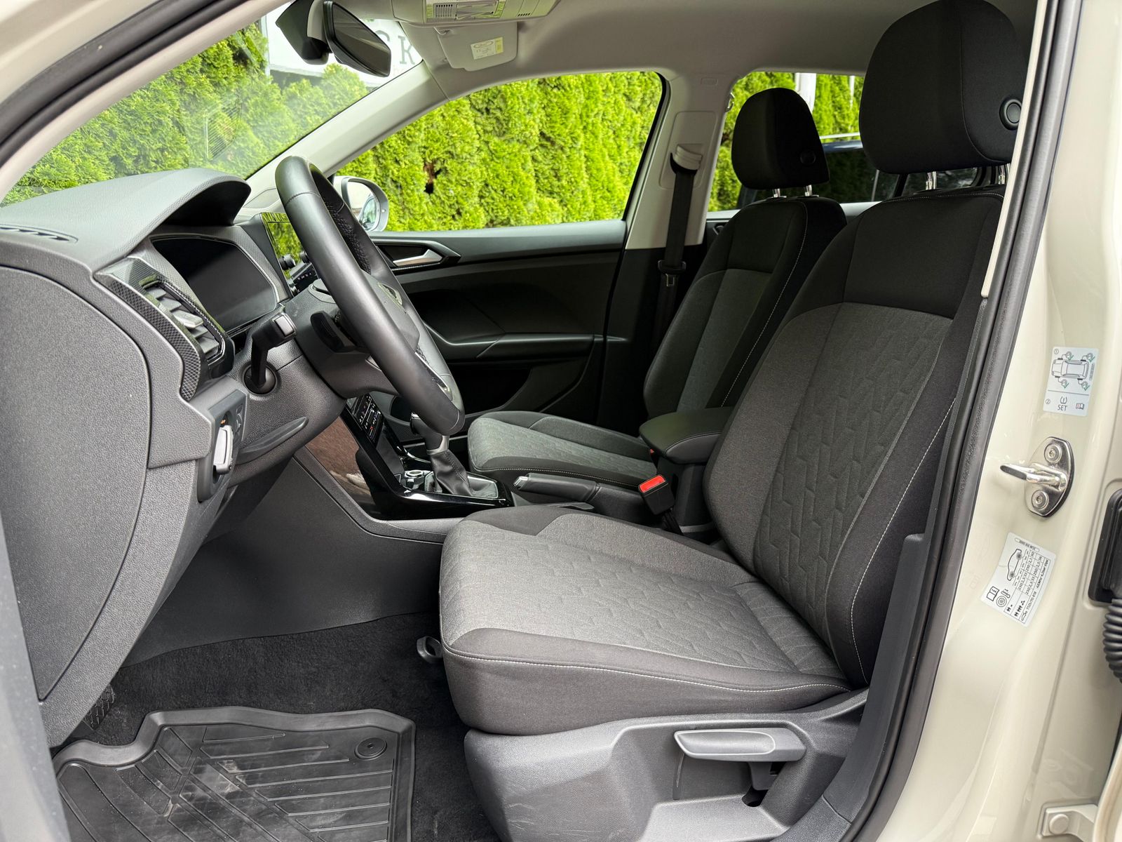 Fahrzeugabbildung Volkswagen T-Cross 1.0 TSI DSG Life LED+KAM+ACC+CARPL+SHZ+