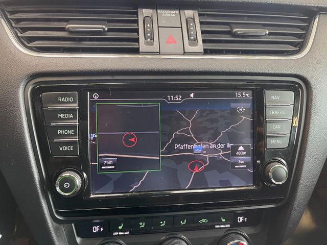 Skoda Octavia Combi RS *TEMPOMAT*NAVI*AHK*BI-XENON*