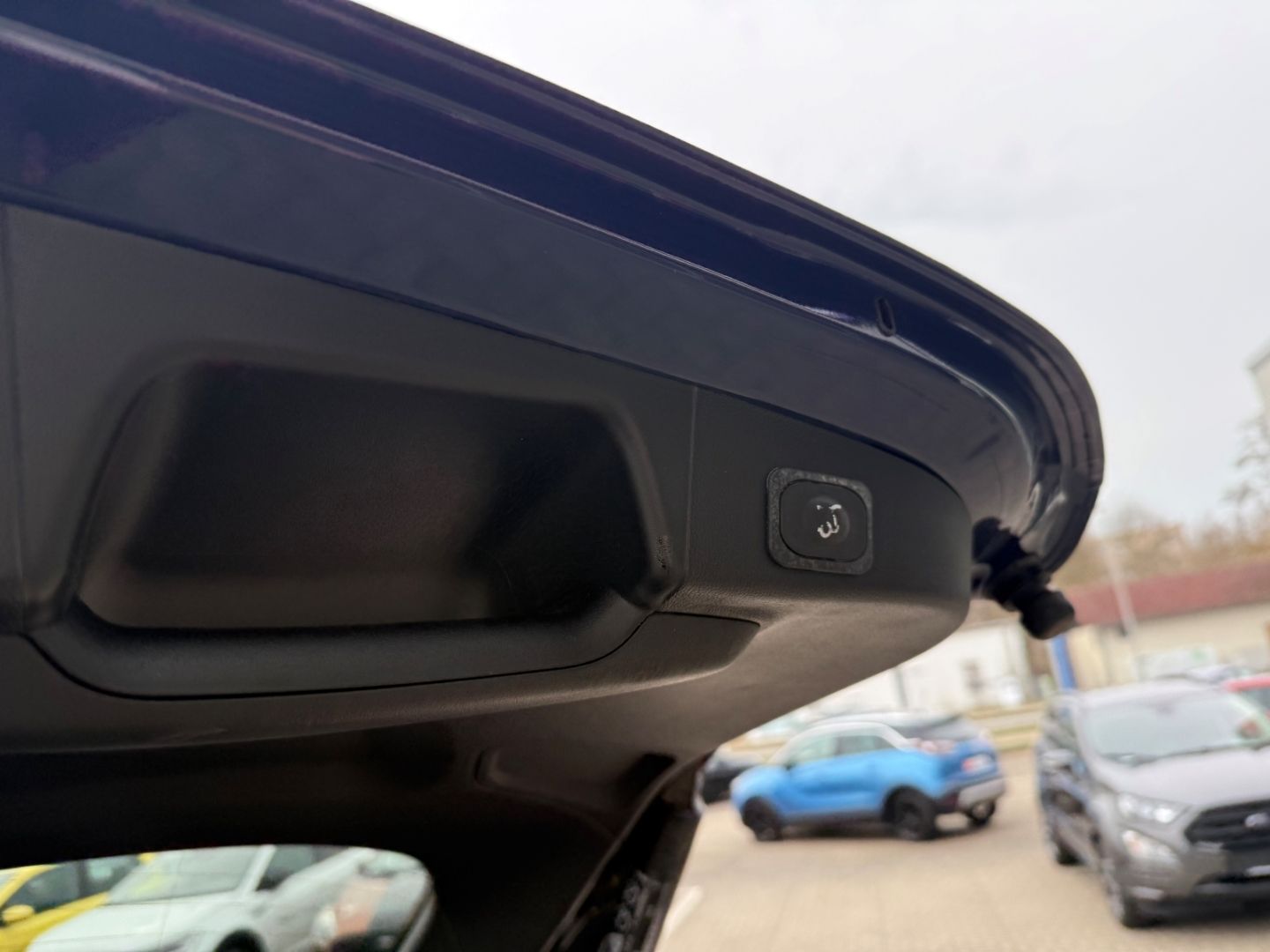 Fahrzeugabbildung Ford Focus Titanium X Turnier HUD Navi Digitales Cock