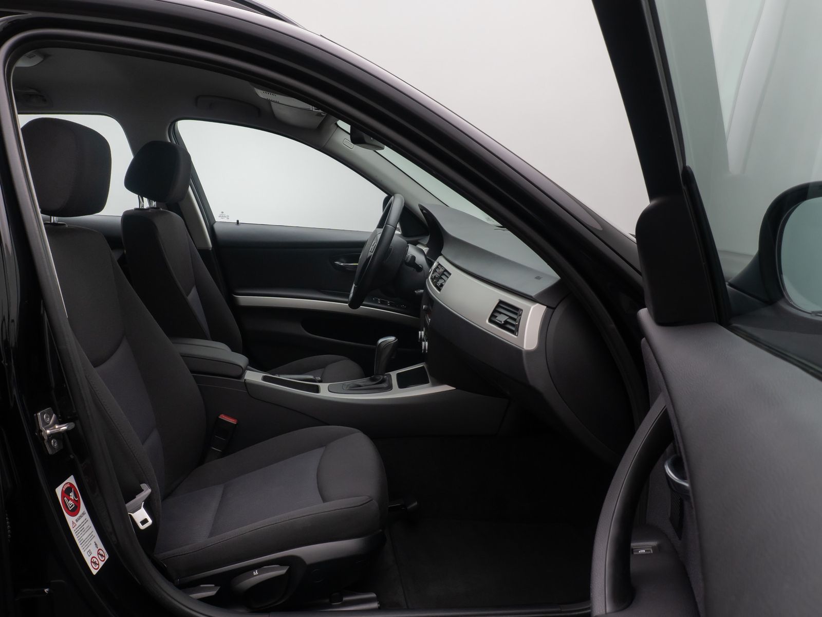 Fahrzeugabbildung BMW 318d GeschwindigReg KlimaAut PDC AHK Nebelschein