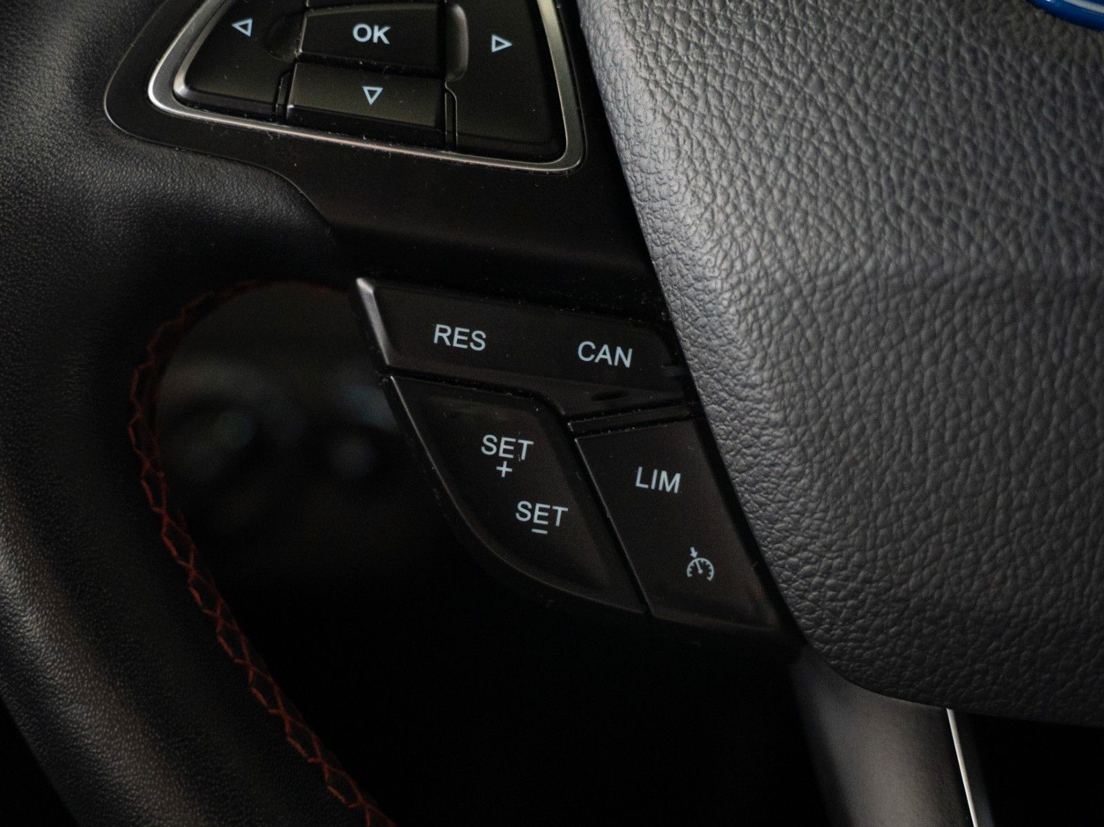 Fahrzeugabbildung Ford Kuga ST-Line WINTER-P./NAVI/KAMERA