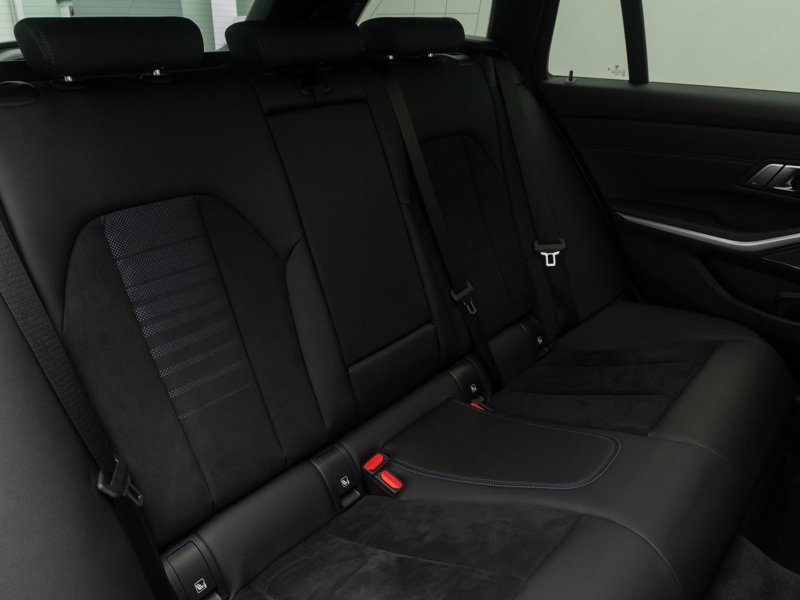 Fahrzeugabbildung BMW 320d M Sport DAB Kamera Alarm AHK Panorama 19"