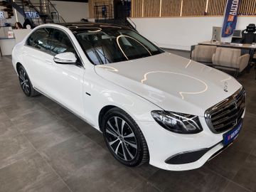 Mercedes-Benz E 300 de Lim. Aut. Avantgarde *LED*LEDER*PANO*