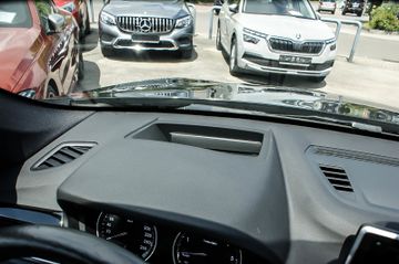Fahrzeugabbildung BMW X1 sDrive18d Sport Line Aut HEADUP PANORAMA KEYL