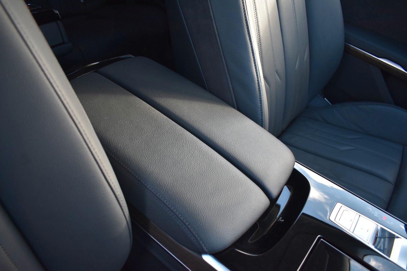 Fahrzeugabbildung Audi A8 55 TFSI quattro Matrix Softc. Standh.1.Hand