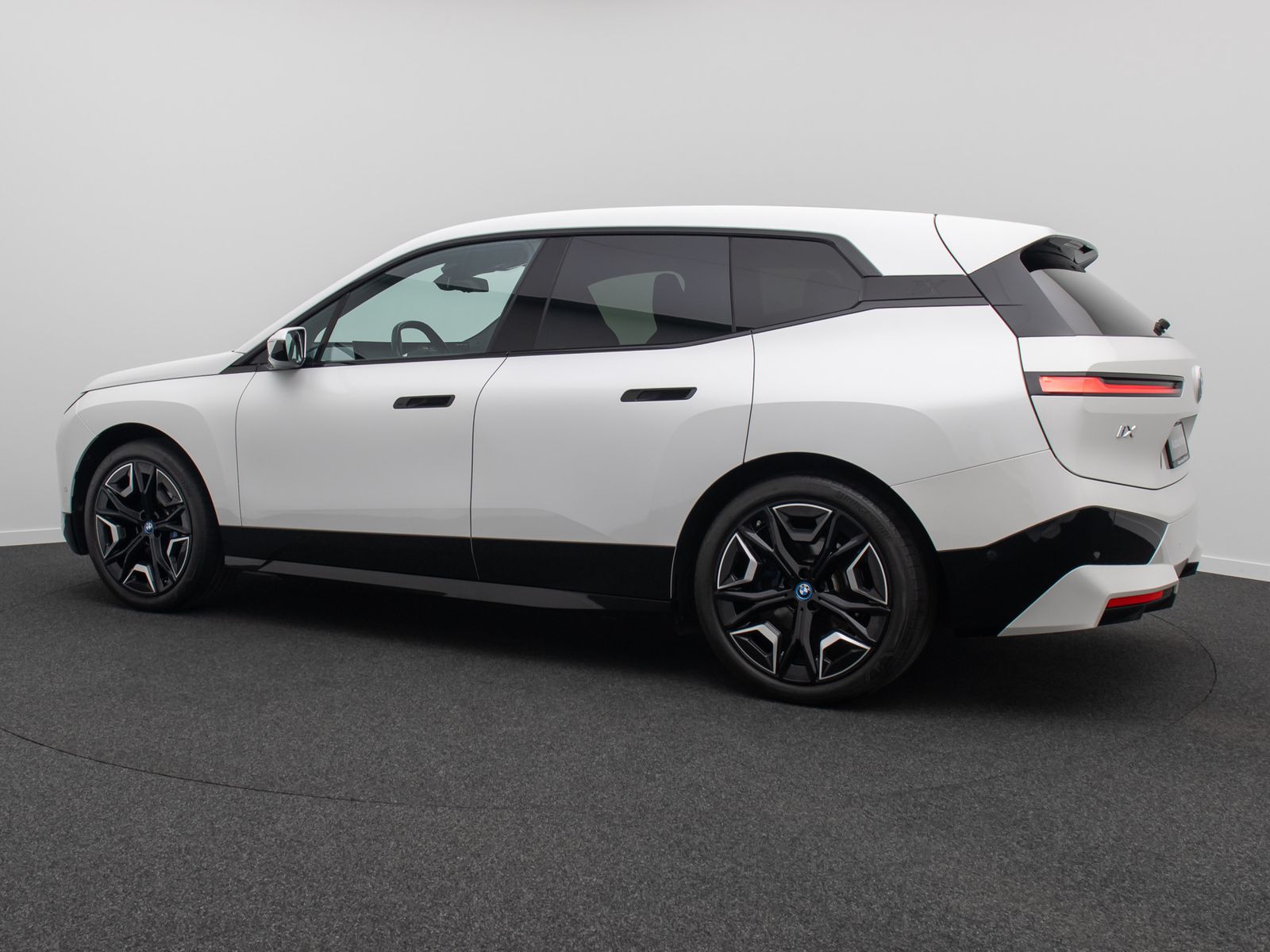 Fahrzeugabbildung BMW iX xD40 Sport 360&deg;SkyLounge DAB Laser H/K 22Zoll
