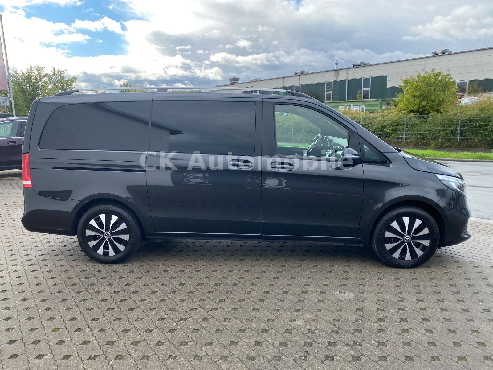 Fahrzeugabbildung Mercedes-Benz V 300 d EDITION 4MATIC lang/7Sitze/Navi/Kam./LED
