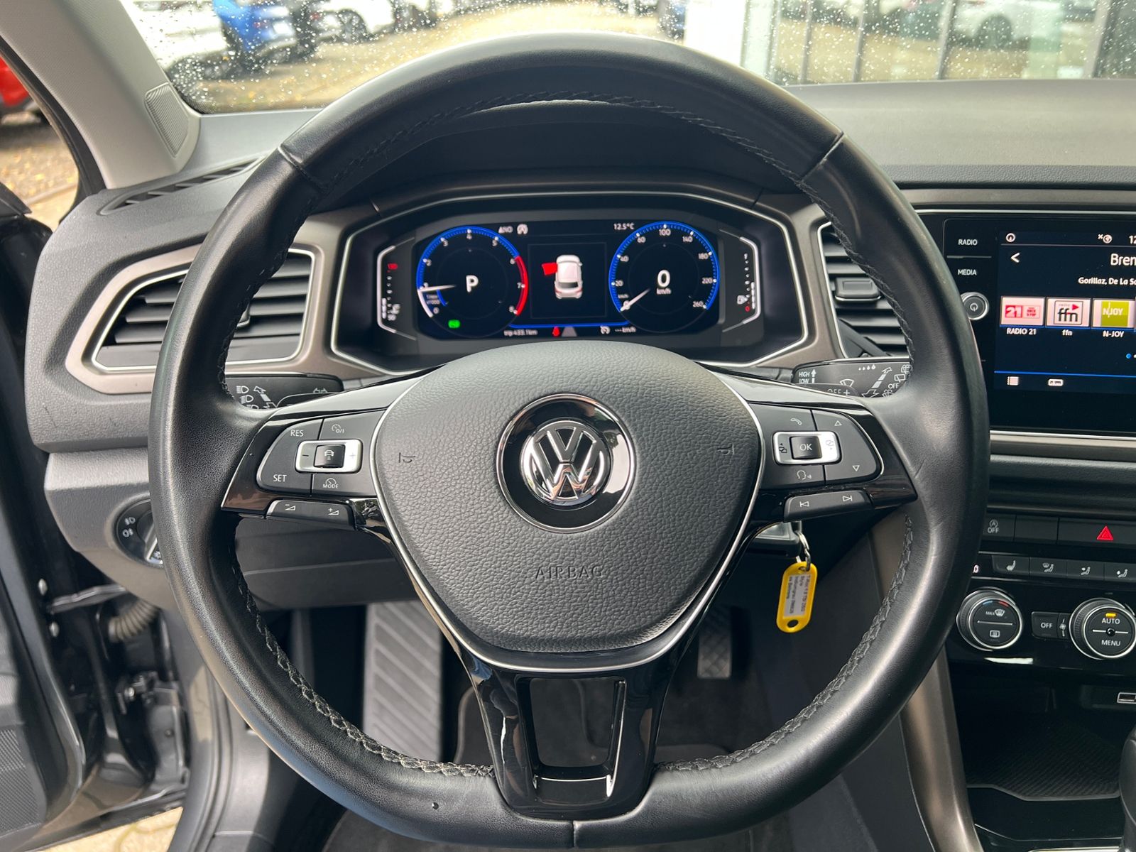 Fahrzeugabbildung Volkswagen T-Roc Style 1.5 TSI ACT DSG *AHK, ACC, Kamera*