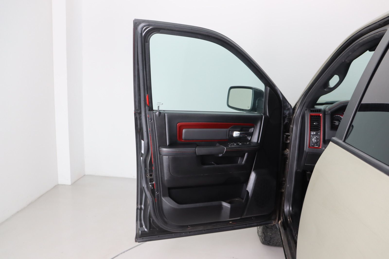 Fahrzeugabbildung Dodge Ram 1500 Rebel * Navi * el. Sitze * RFK