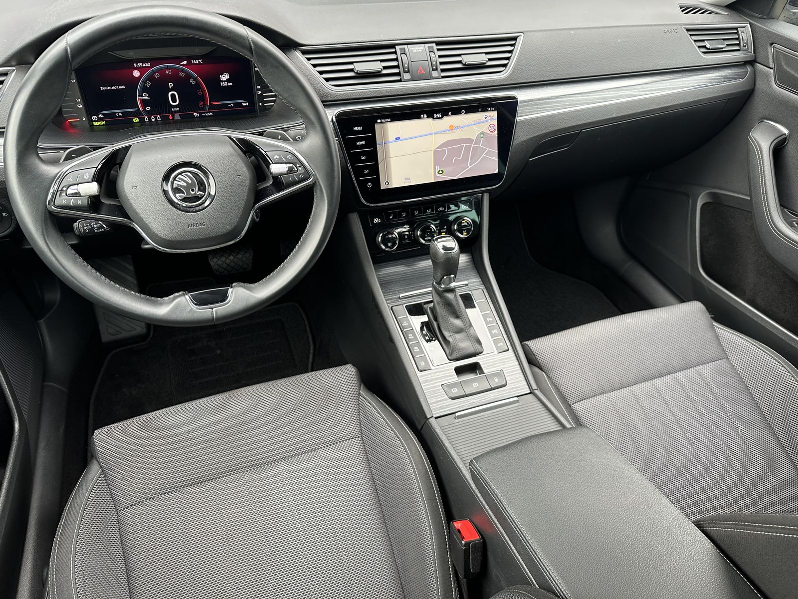 Fahrzeugabbildung SKODA Superb Combi 1.4 TSI iV Style DSG NAV+MATRIX+ACC