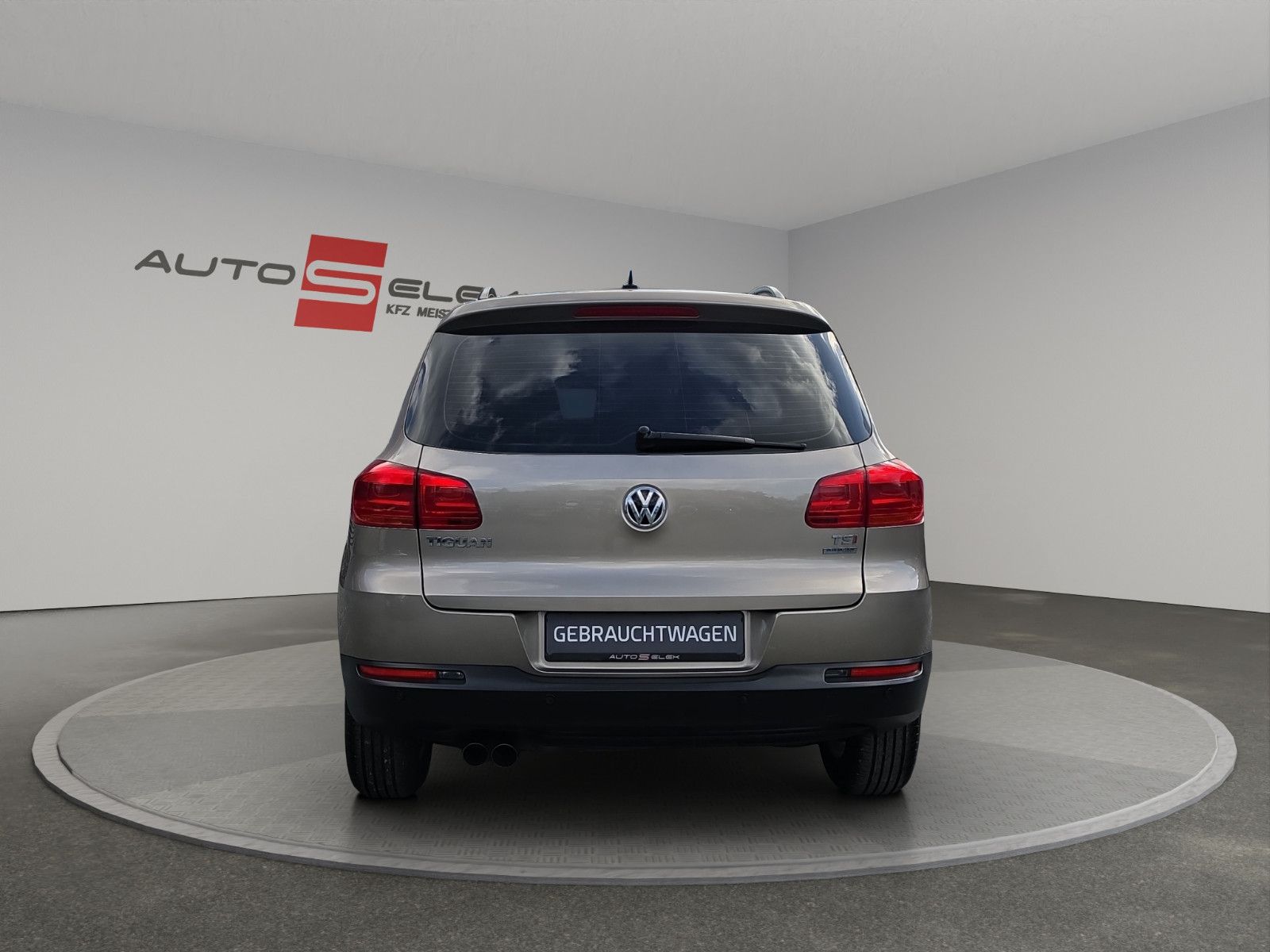 Fahrzeugabbildung Volkswagen Tiguan AHK TEMPOMAT PDC SHZ TÜV SERVICE NEU