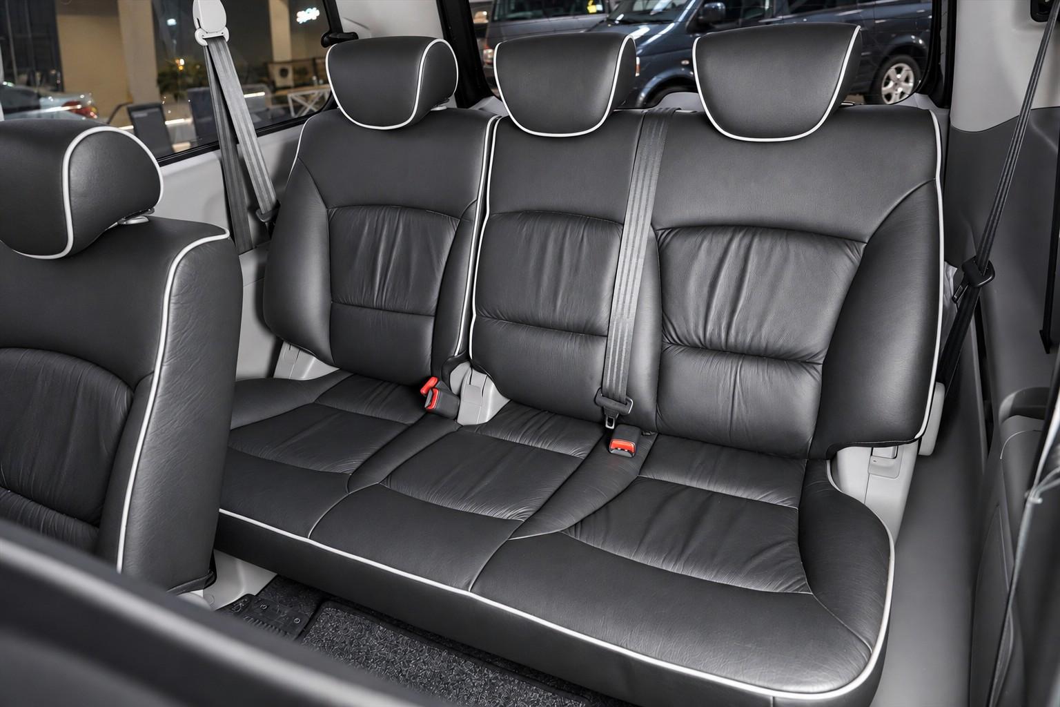 Hyundai H-1 2.5 CRDi Travel Premium +8-SITZER+LEDER+SHZ+