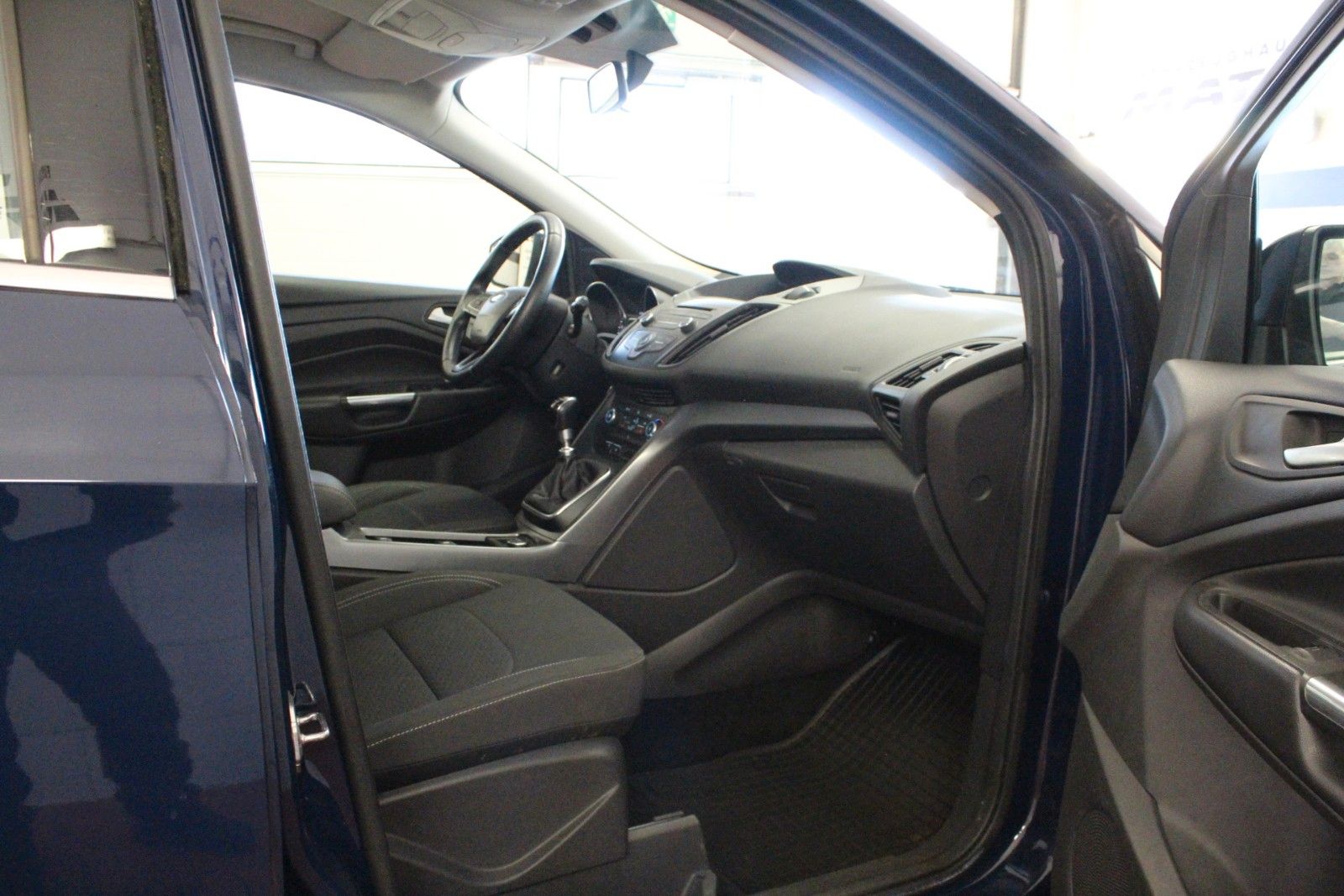 Fahrzeugabbildung Ford Kuga 1,5 Trend 4x2 Gewerbespecial