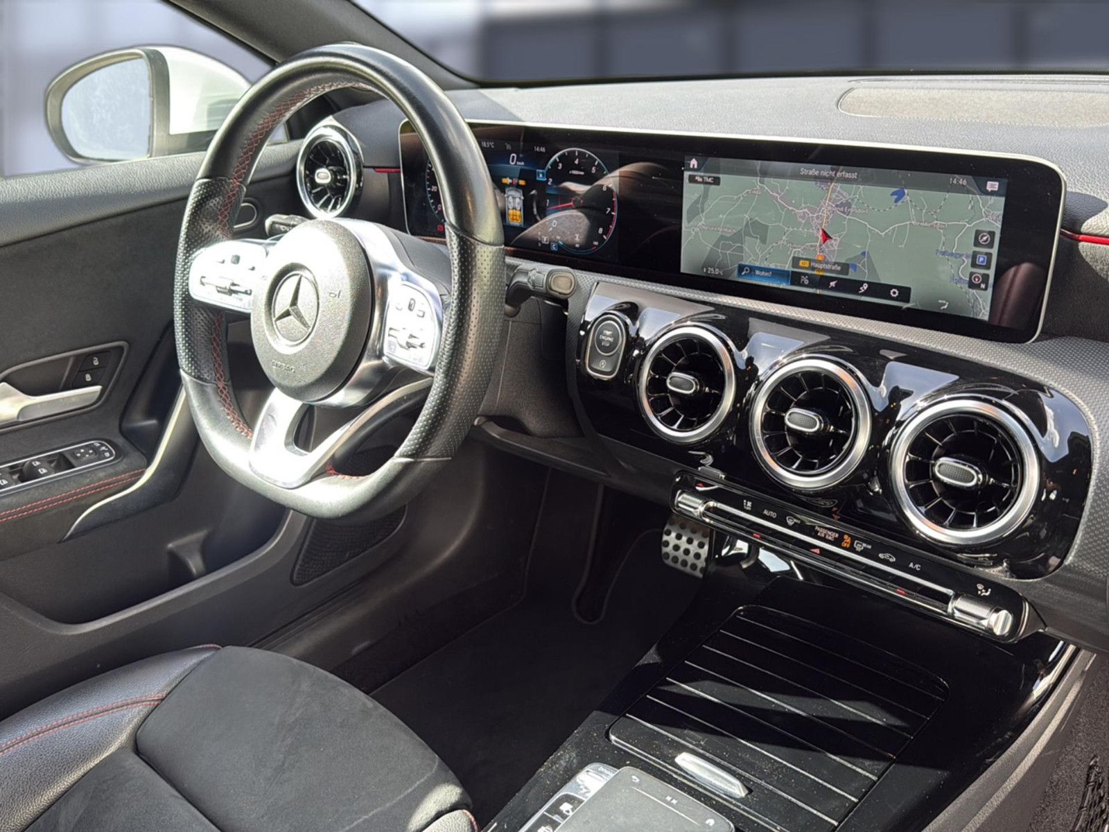 Fahrzeugabbildung Mercedes-Benz A 250 AMG-Line/ unfallfrei