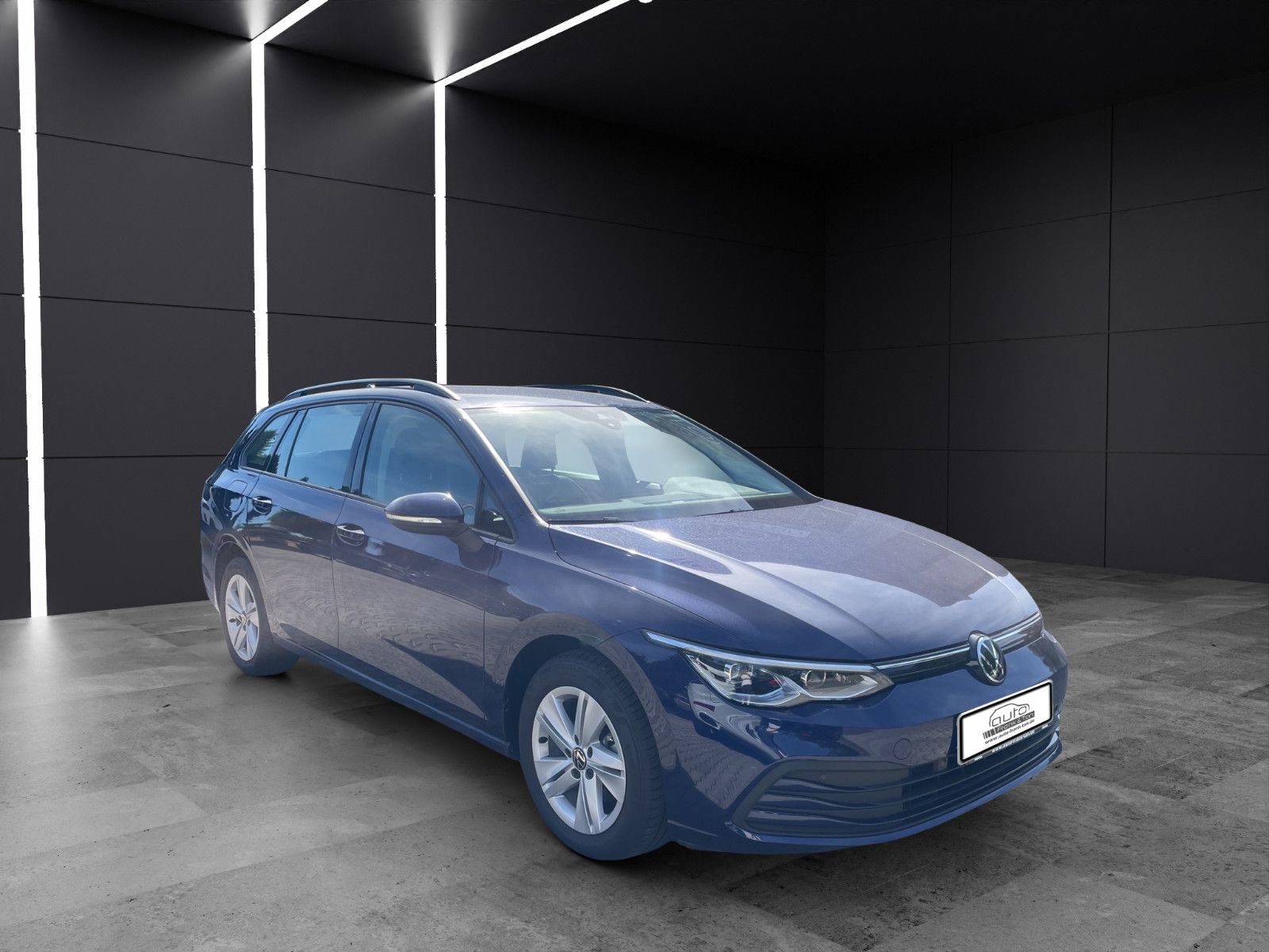 Fahrzeugabbildung Volkswagen Golf VIII Variant Life *AHK*PDC*Ambiente*Navi*