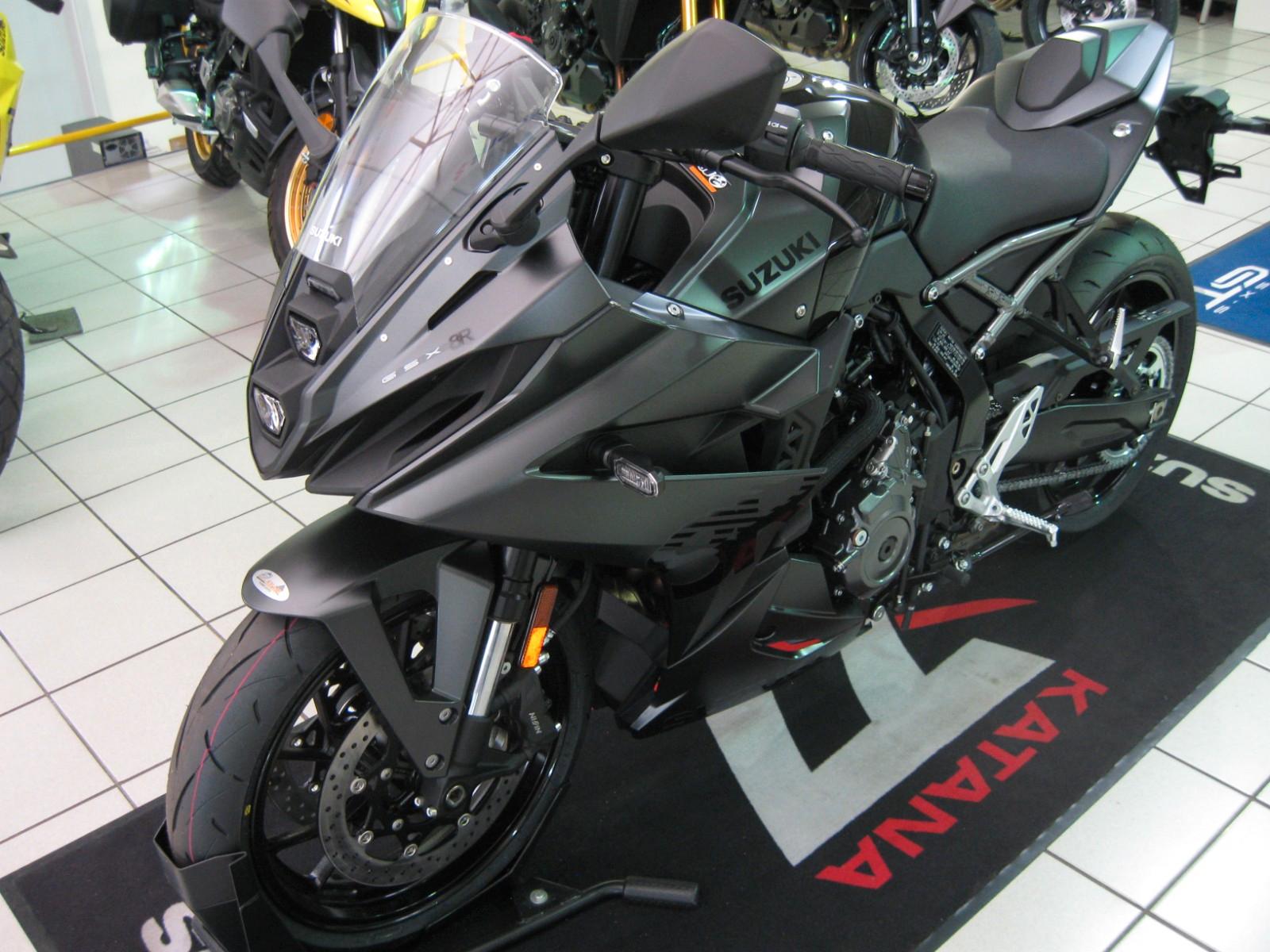 Suzuki GSX-S 8 R  GSX800FR inkl. Starterpaket