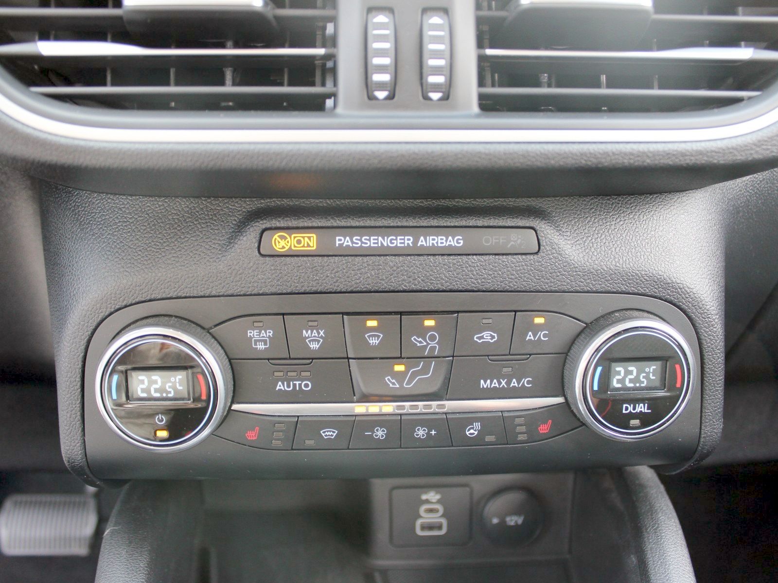Fahrzeugabbildung Ford Kuga Plug-In Hybrid Cool & Connect 2,5 Duratec