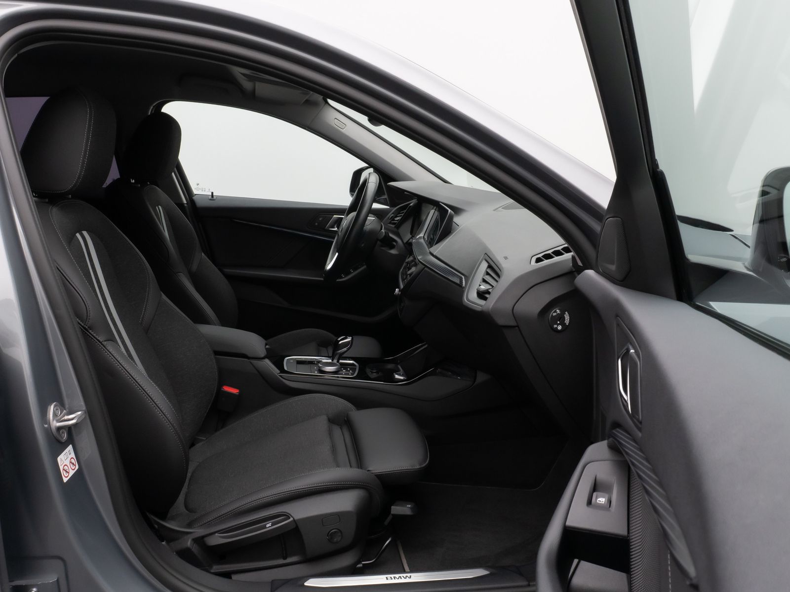 Fahrzeugabbildung BMW 118i Sport Line DAB HiFi Lenkrhz Fernlichtassist