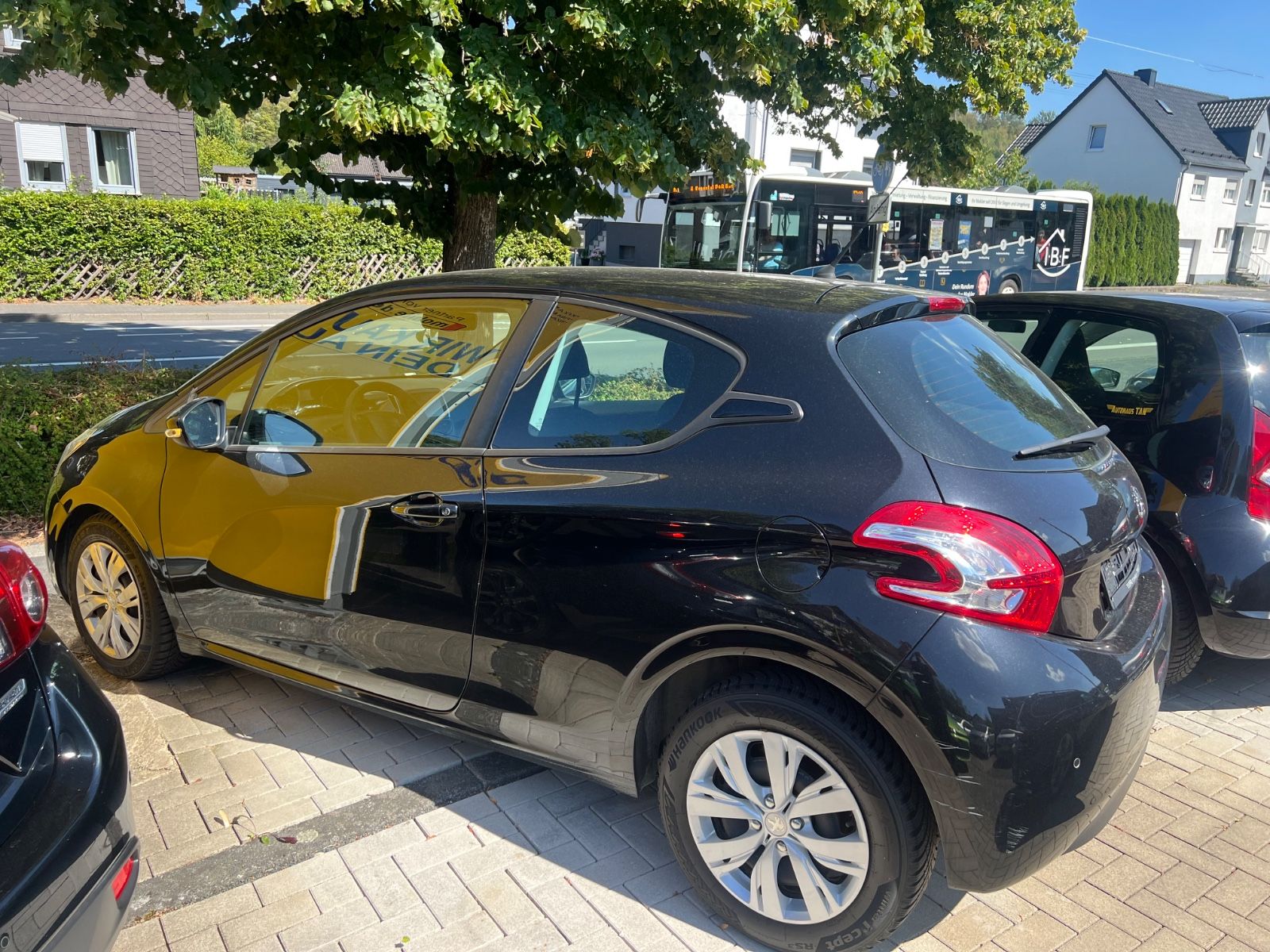 Fahrzeugabbildung Peugeot 208 Active * 1.HAND * TÜV & SERVICE NEU *