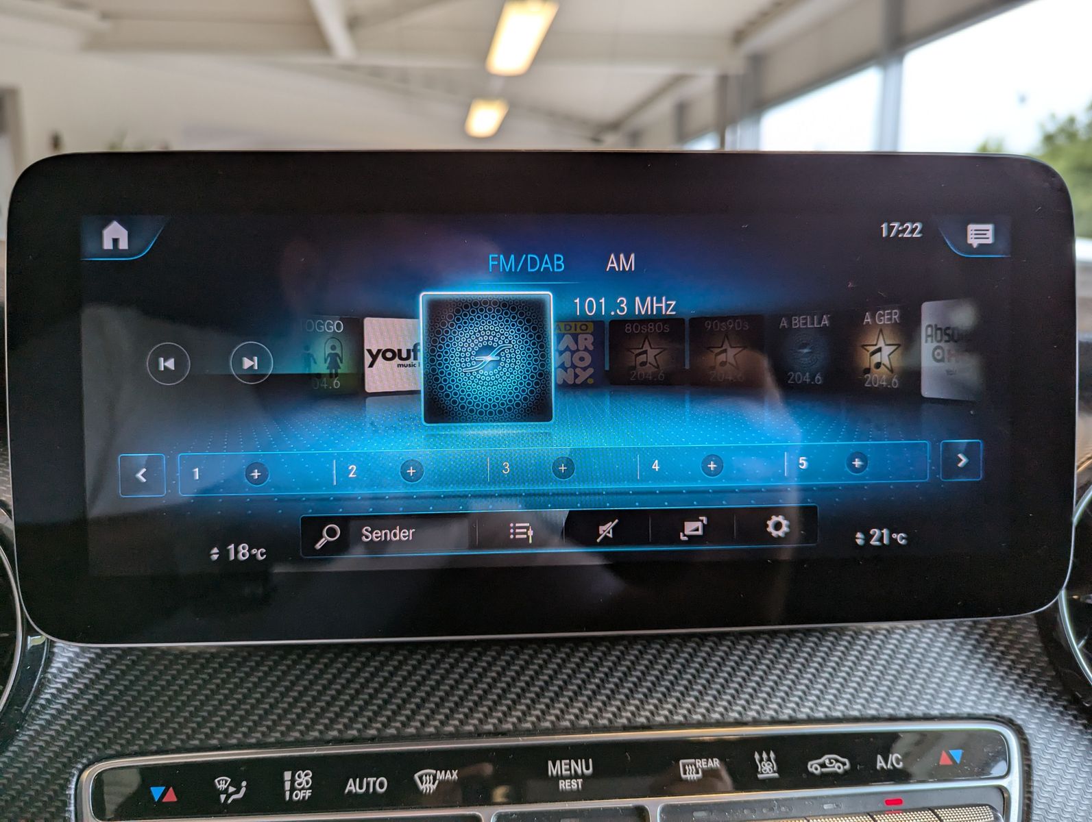 MERCEDES-BENZ V 220 d AMG EDITION lang Burmester ACC AHK StHz - Image 26