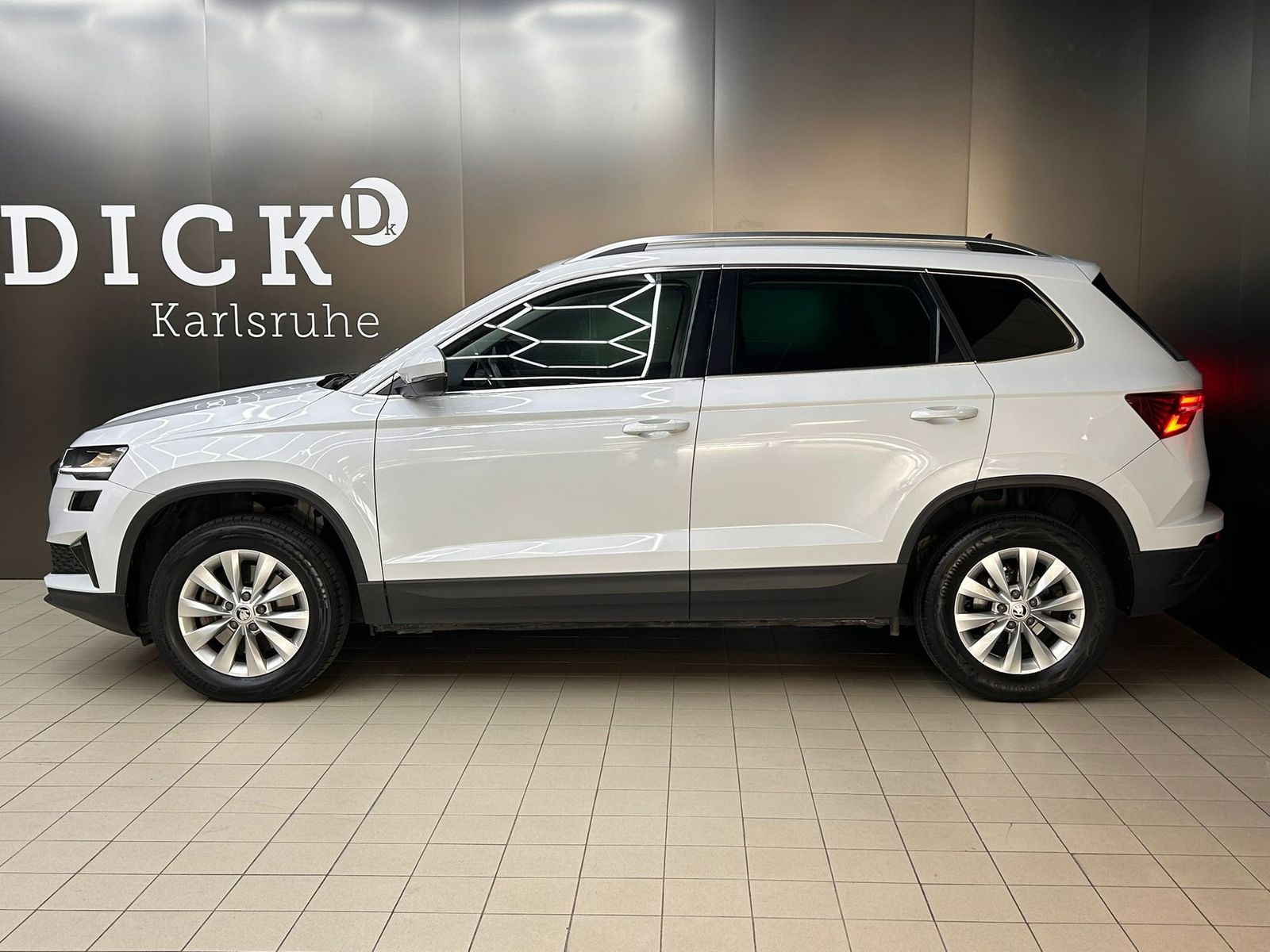 Fahrzeugabbildung SKODA Karoq 1.5 TSI Ambit Sport DESIGN+VIRTU+KAM+LED+