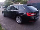 Skoda Superb1.5TSI/3V-M/LED/Kam360,°/S.Park/Pano+Schbd - Skoda Superb: 3t