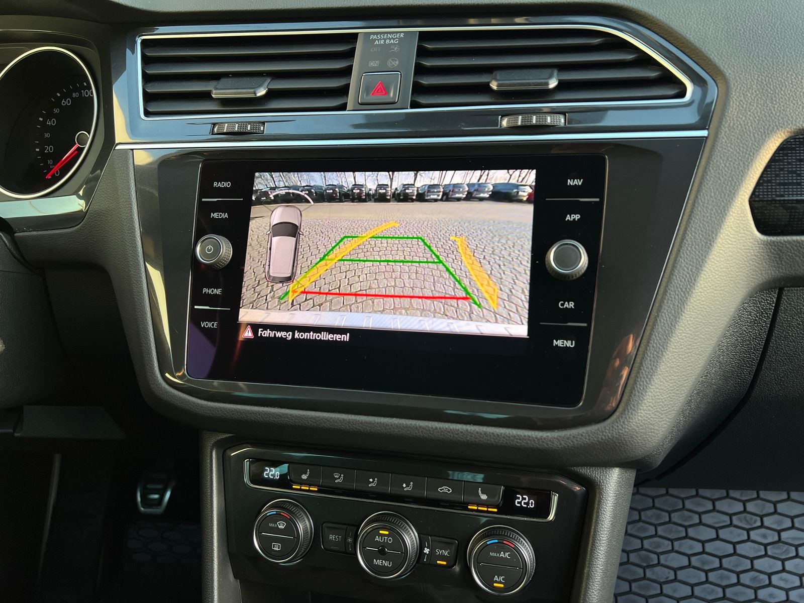 Fahrzeugabbildung Volkswagen Tiguan SOUND 1.4 TSI ACT BMT *AHK, Navi, Kamera*