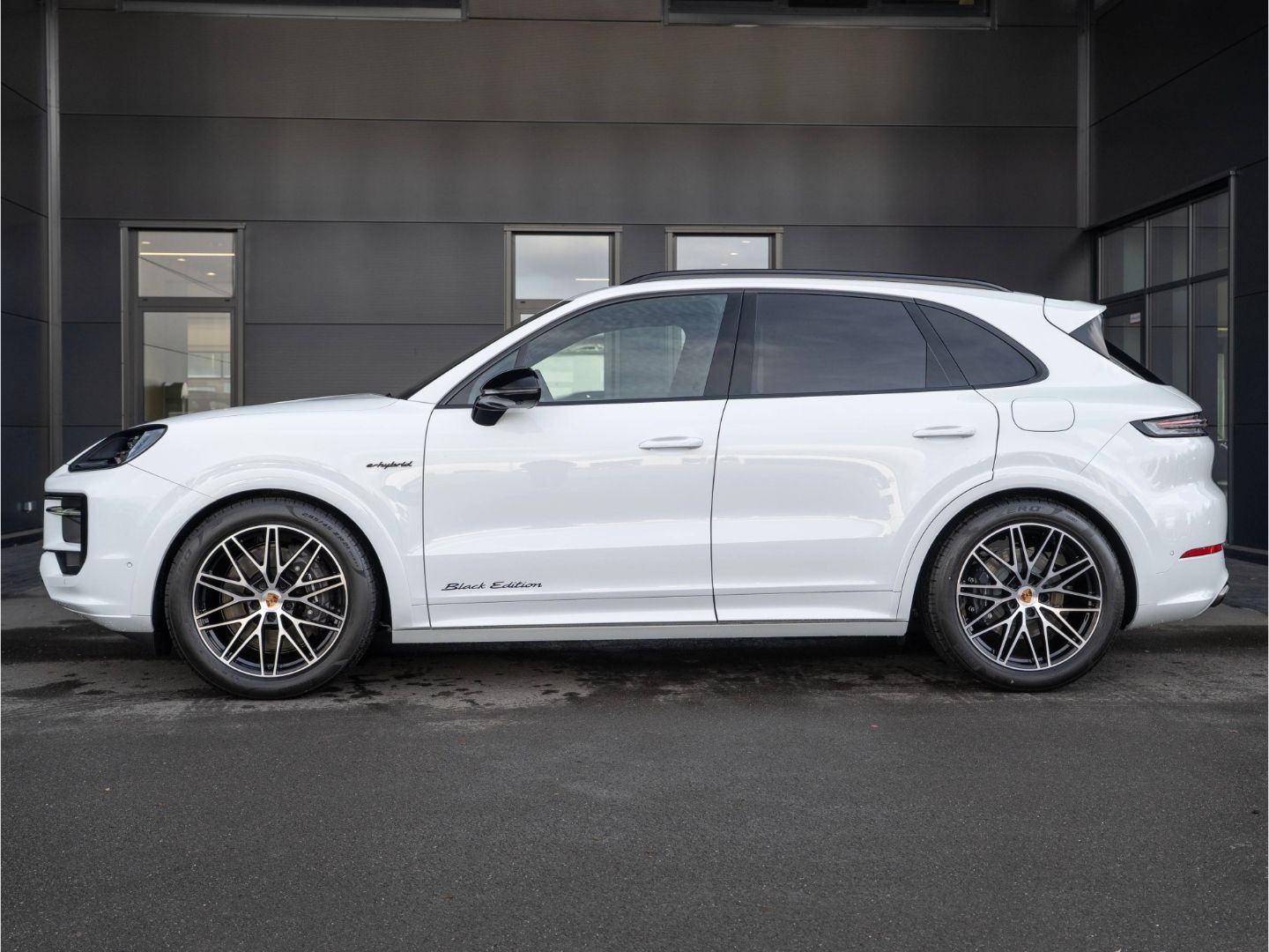 Porsche Cayenne E-Hybrid Black Edition Sportaga. AHK HUD imagem 2