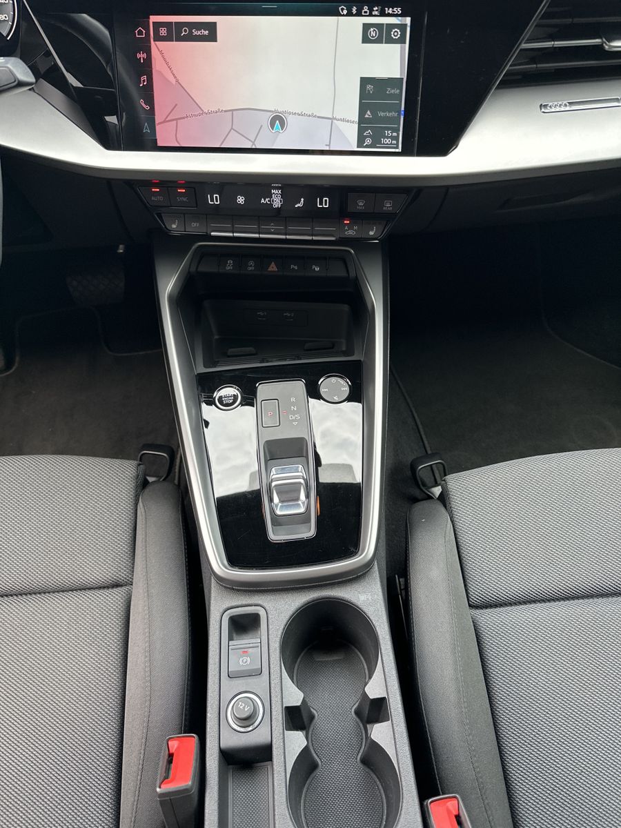 Fahrzeugabbildung Audi A3 SpB 35 TFSI S-Line Black NAV+LED+VCOCKPIT+SHZ