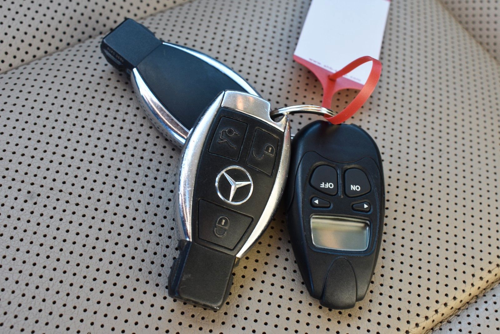 Fahrzeugabbildung Mercedes-Benz E 350 CGI Limousine STH/AHK/MEMORY/KEYLESS