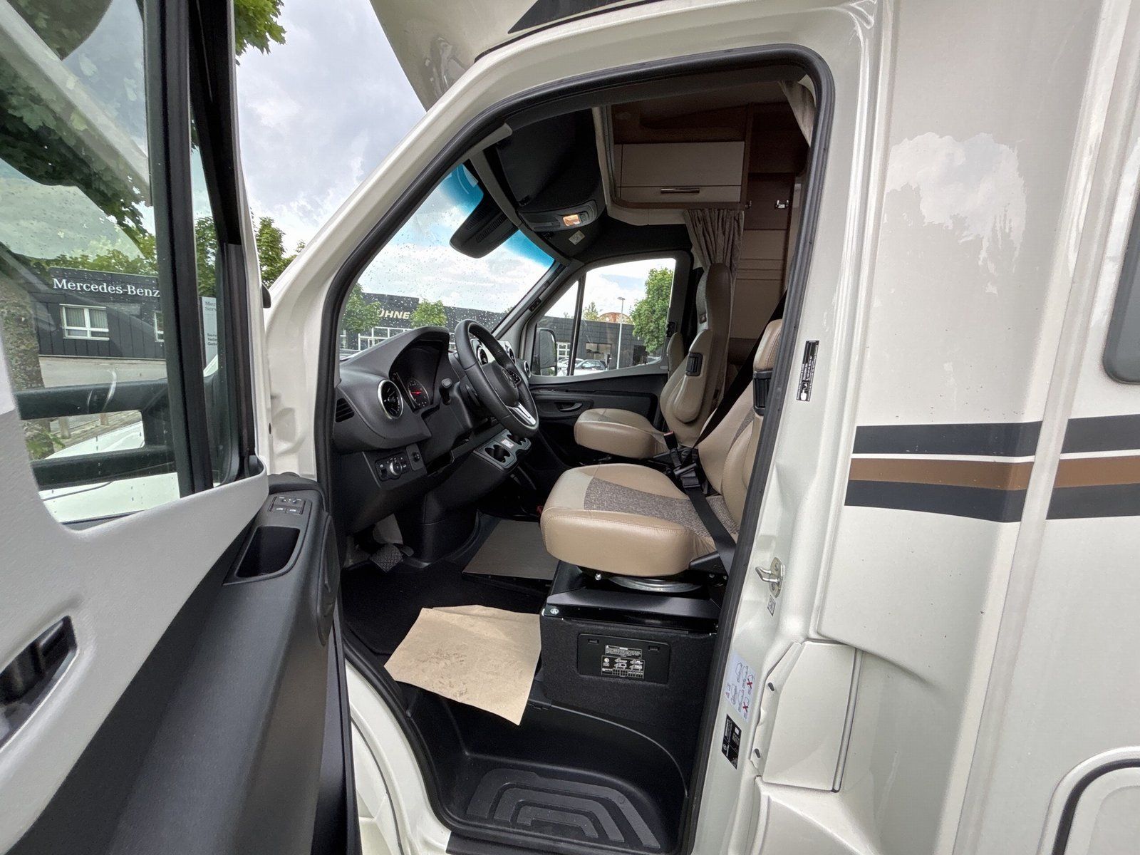 Fahrzeugabbildung Carthago C-Tourer T 143 LE Sprinter 417 CDI DISTRO LED TV
