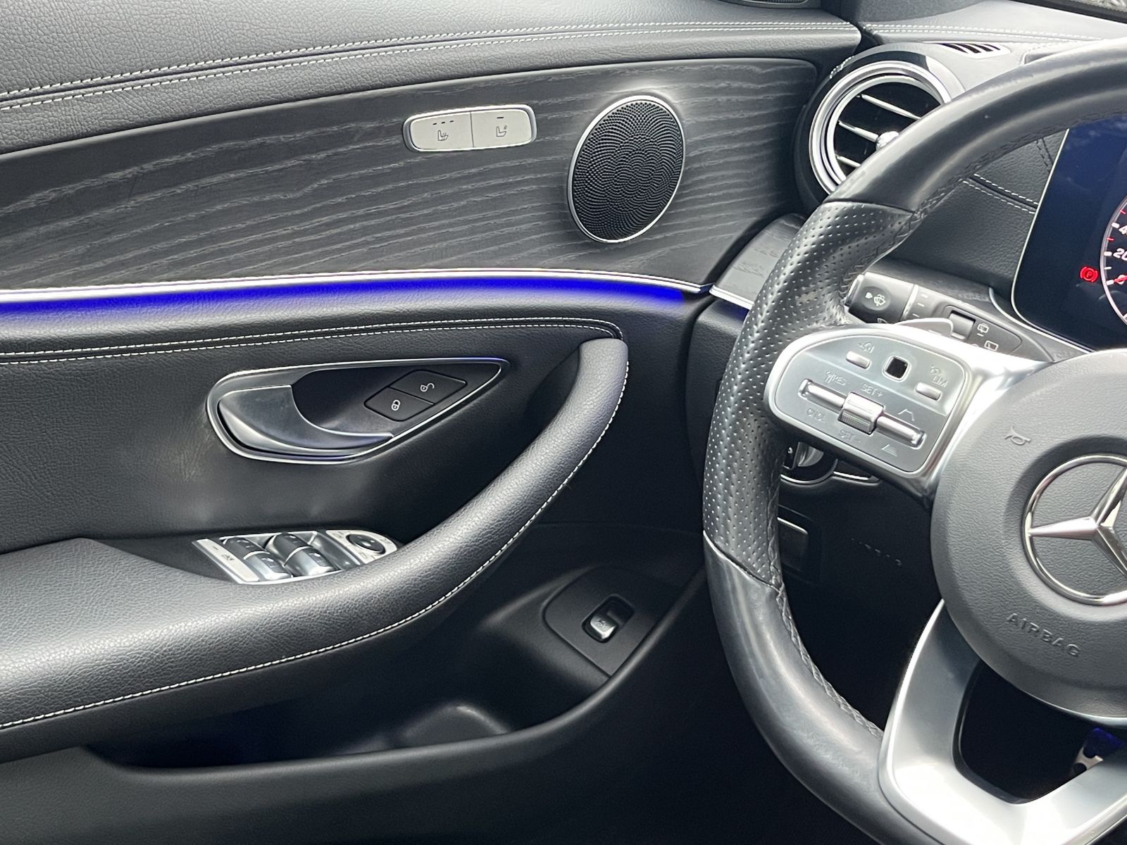 Fahrzeugabbildung Mercedes-Benz E 300 de*AMG Line*LED*ViCo*HUD*SHZ*PDC*Kamera***