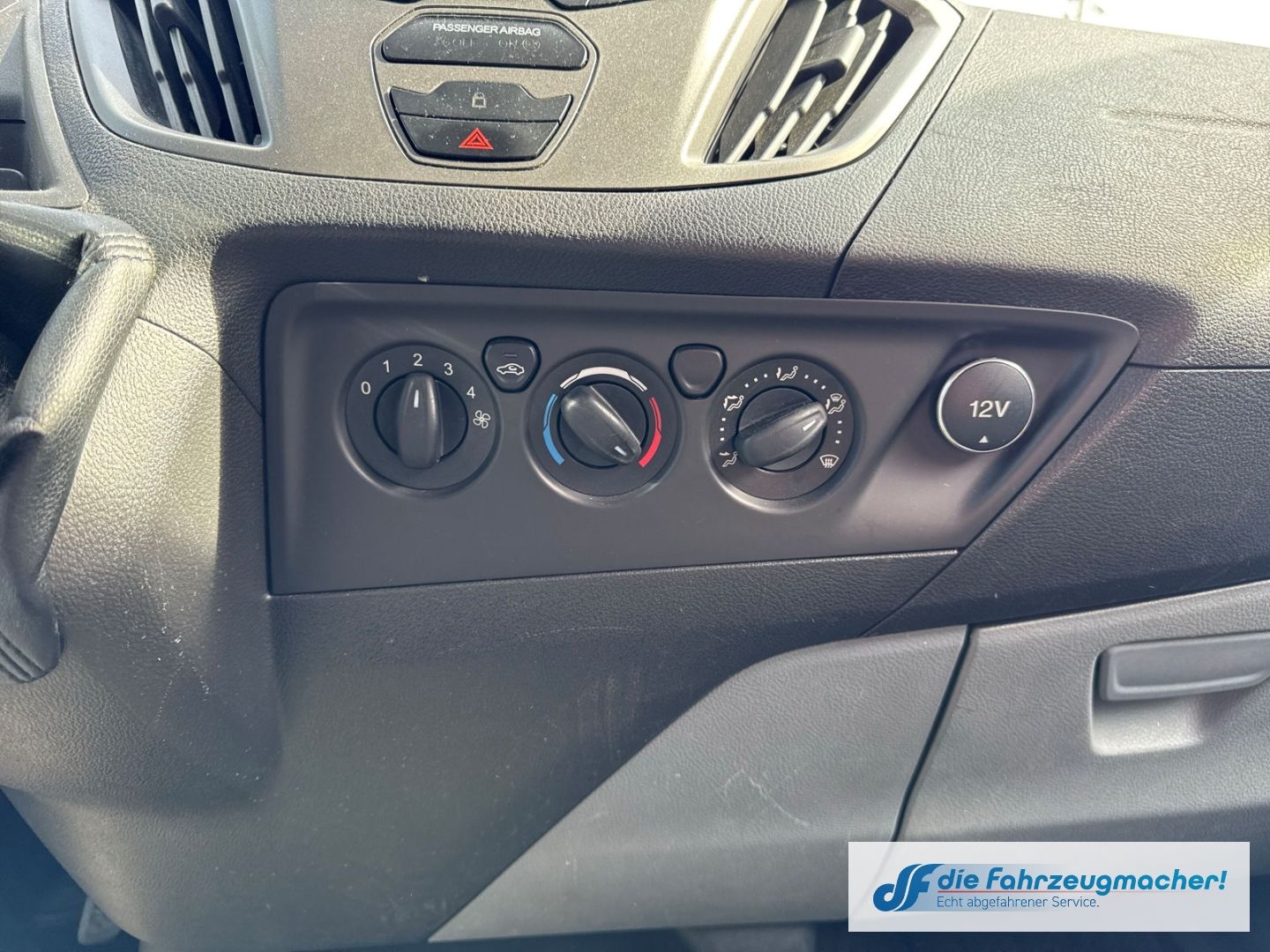 Fahrzeugabbildung Ford Transit Custom Kombi 300 L1 2.2 TDCi *8427 Expor