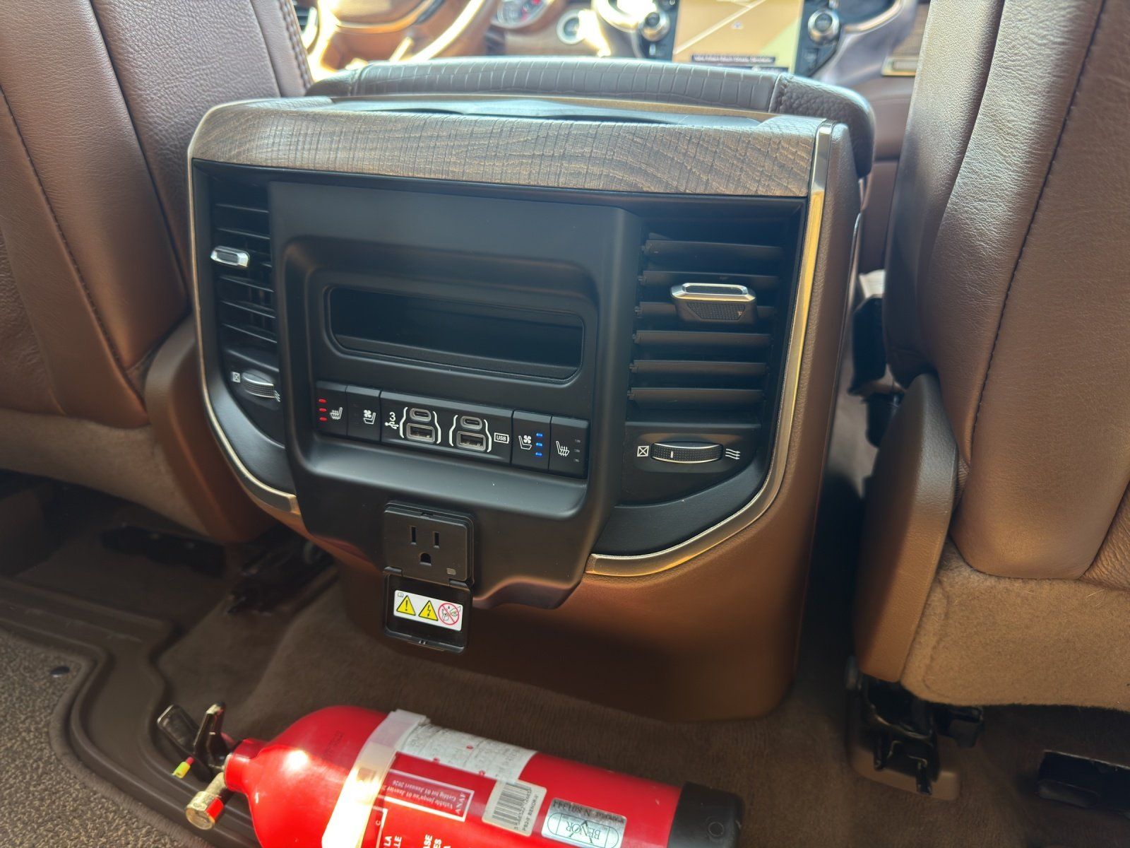 Fahrzeugabbildung Dodge RAM 1500 5.7 V8 4x4 LARAMIE LONGHORN LPG 200L