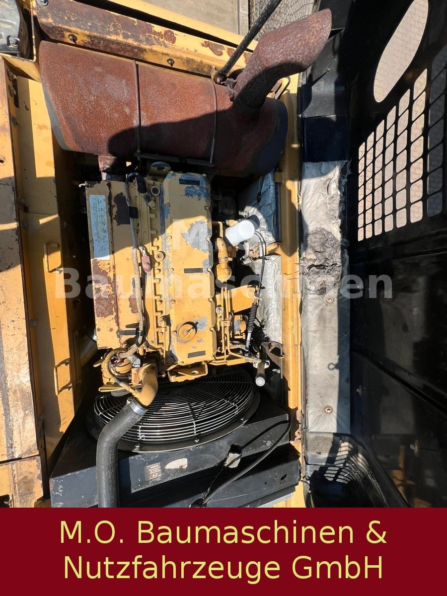 Fahrzeugabbildung CAT 322 BLN