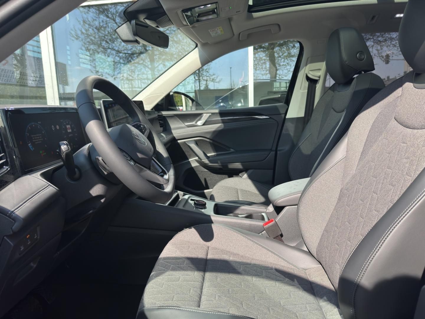 Fahrzeugabbildung Volkswagen Tiguan Life ,DSG,AHK,Pano,LED-Plus,Navi,17"LM,uv
