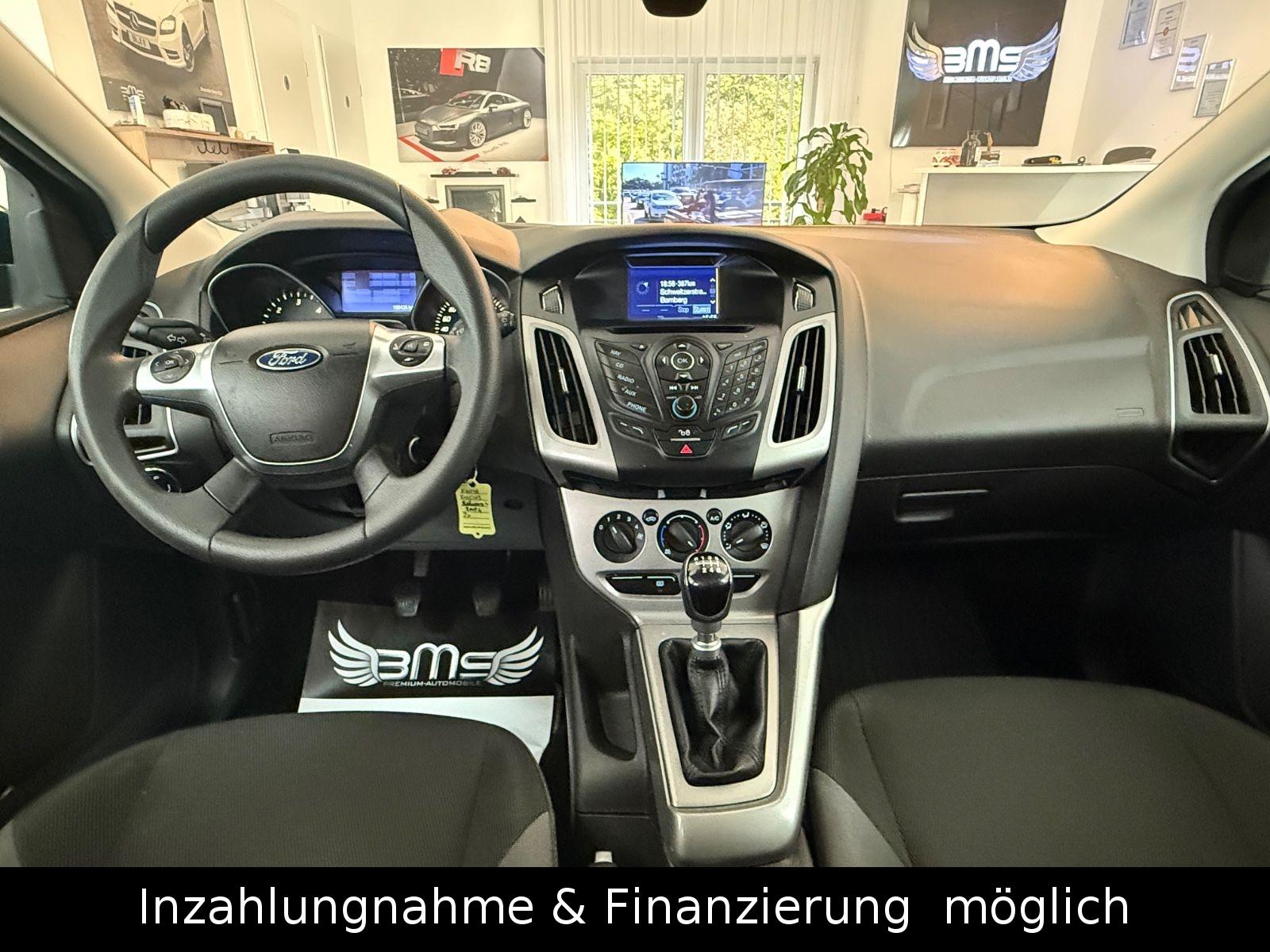 Ford Focus 2014 — rear view